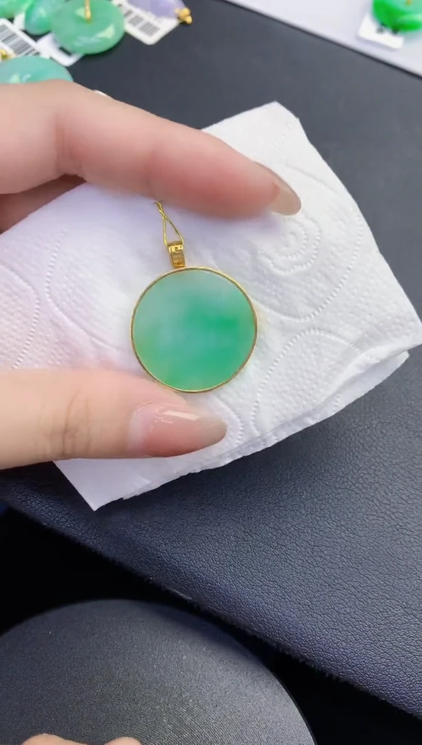 颈饰18K金镶嵌翡翠缅甸天然翡翠a货