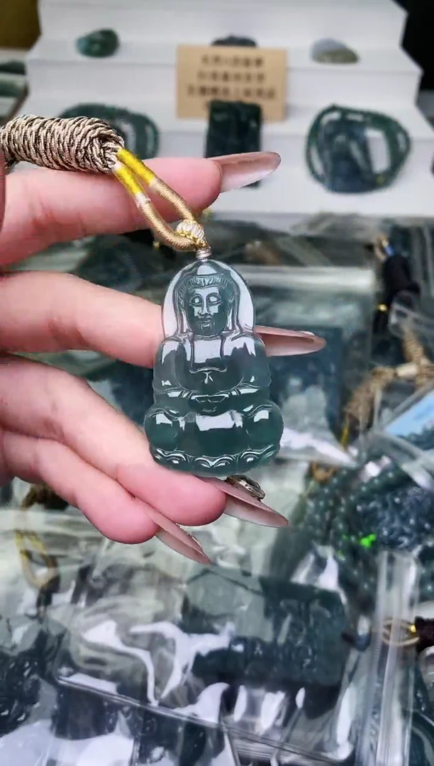 颈饰未镶嵌翡翠