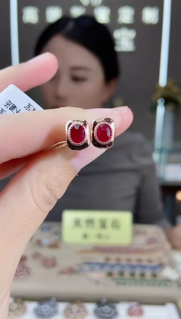 【闪购商品】红宝石耳饰银S925镶嵌耳饰