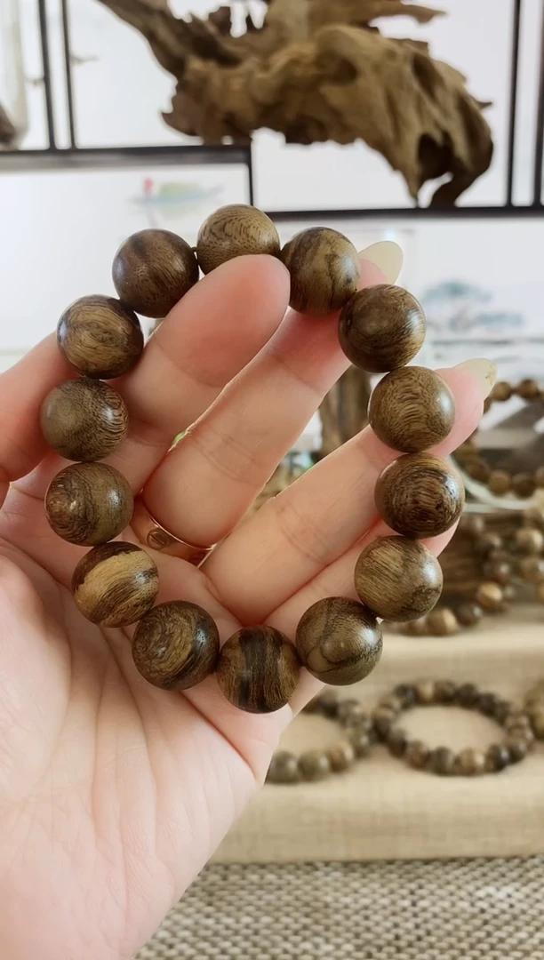 沉香手串青*芽庄陈年老虫蝼16MM单圈