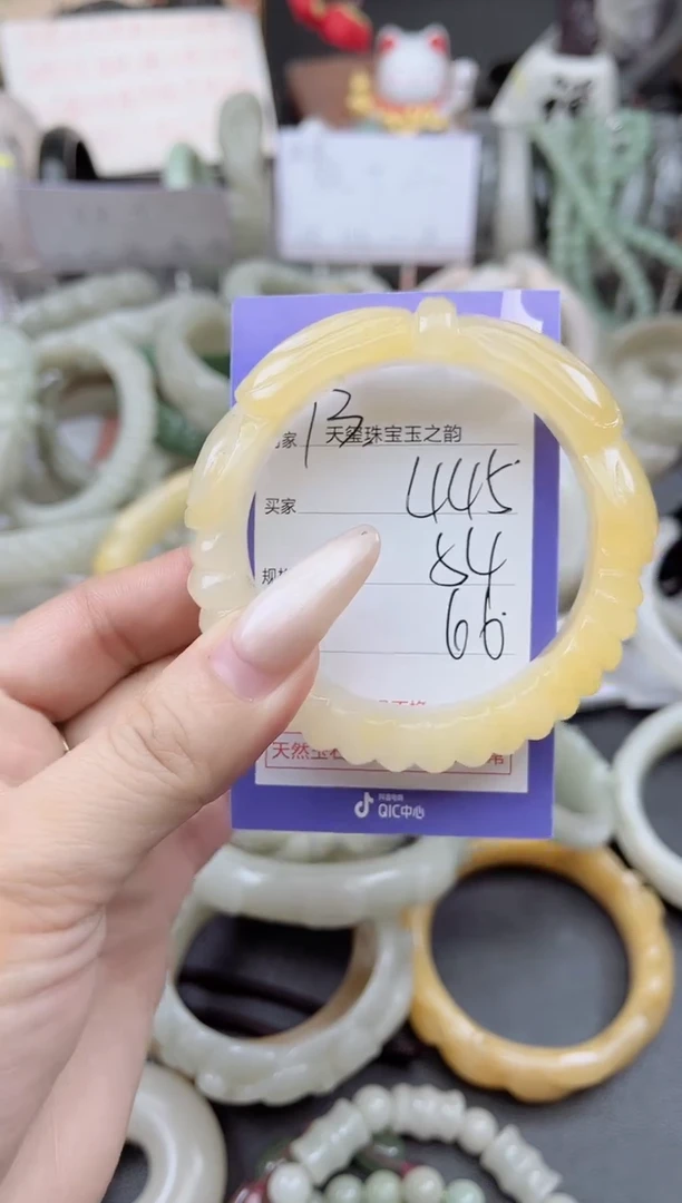 未镶嵌手镯石英质玉445