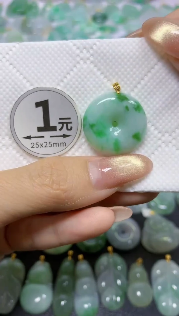 颈饰18K金镶嵌翡翠天然翡翠A货