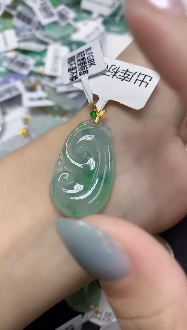 翡翠18K金镶嵌颈饰天然缅甸翡翠A货