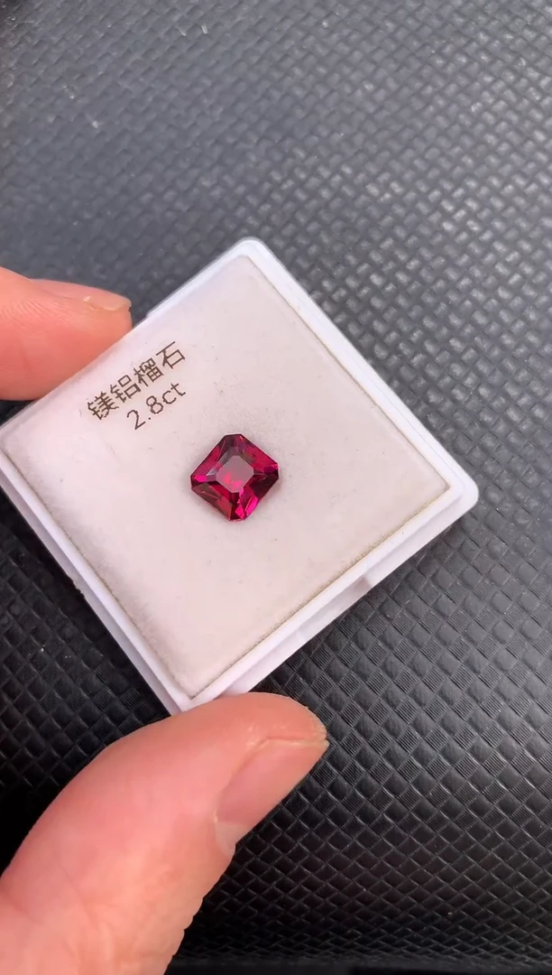 【闪购商品】石榴石（紫牙乌）裸石未镶嵌天然美铝