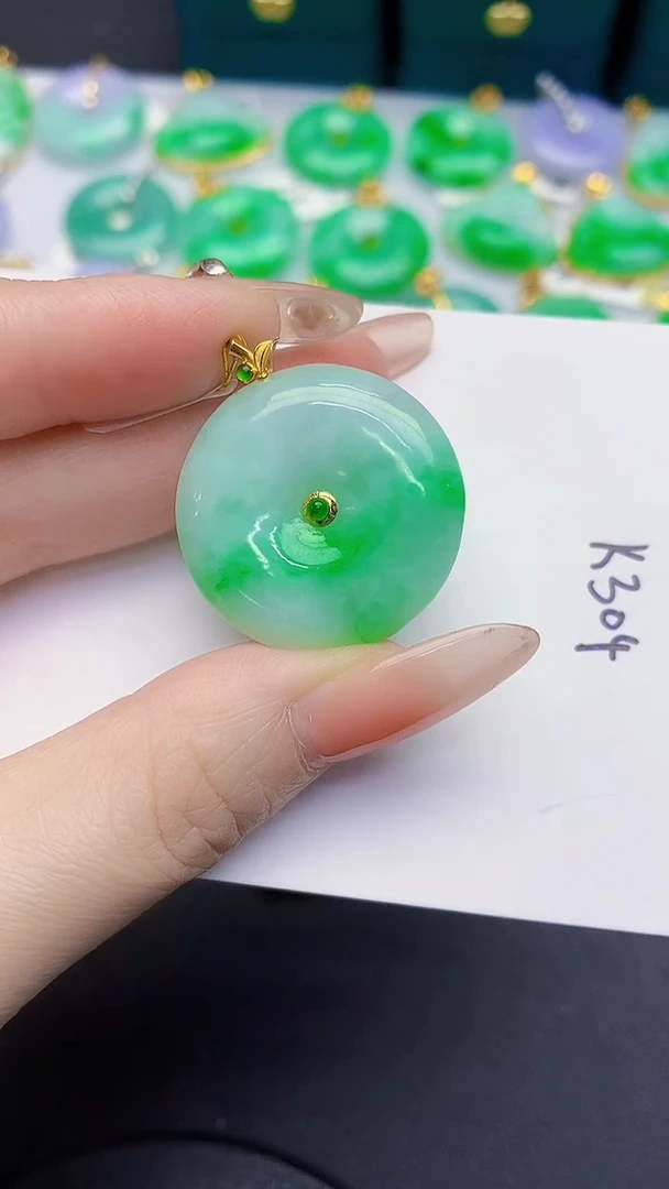 颈饰18K金镶嵌翡翠缅甸天然翡翠A货