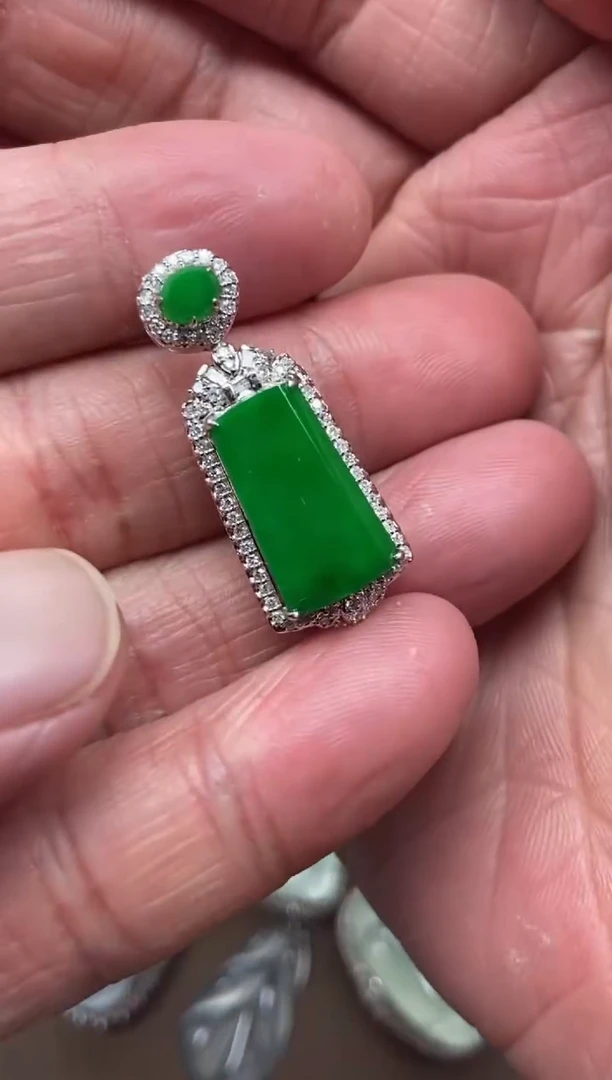 【闪购商品】翡翠吊坠(不含链)未镶嵌无事牌