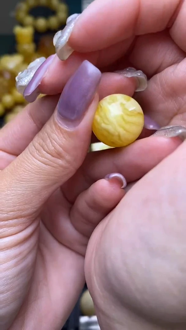 【闪购商品】琥珀裸石未镶嵌葵.110