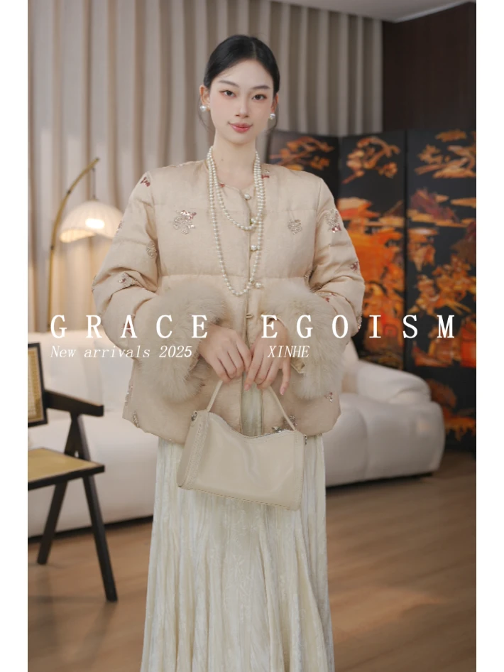 金禾【金禾专属】冬款国风重工钉珠亮片刺绣袖口狐狸毛羽绒服3865