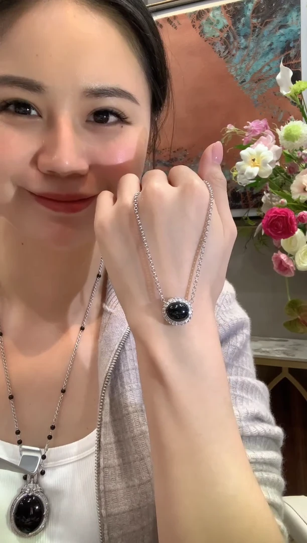 颈饰18K金镶嵌翡翠勇****?q90