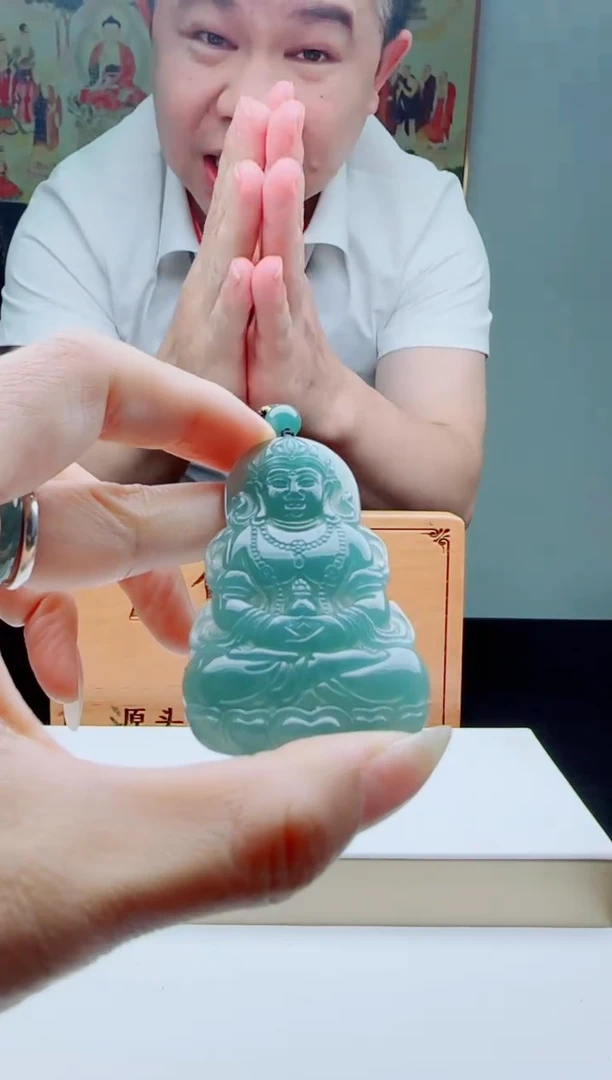翡翠未镶嵌颈饰多样性发其一
