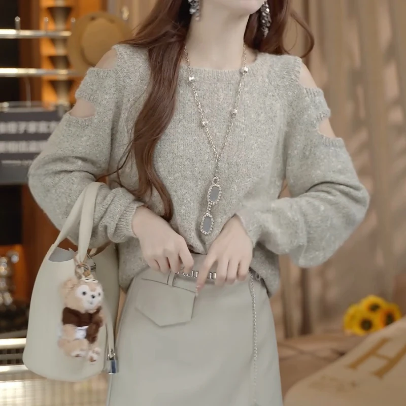 新款时尚百搭慵懒风破洞露肩长袖毛衣LK2506037