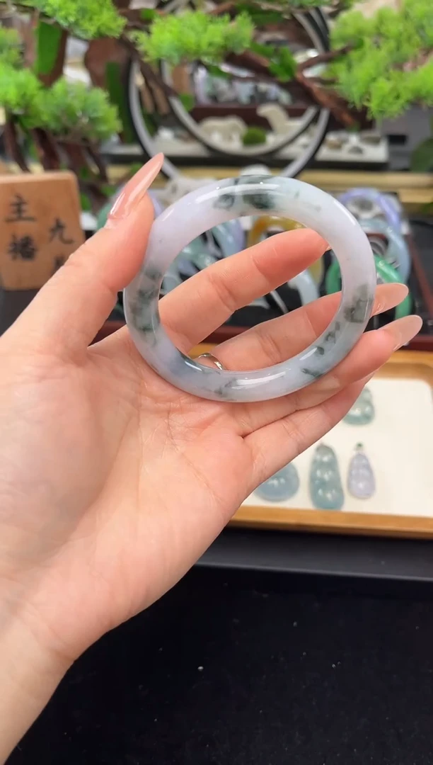 未镶嵌手镯翡翠手镯