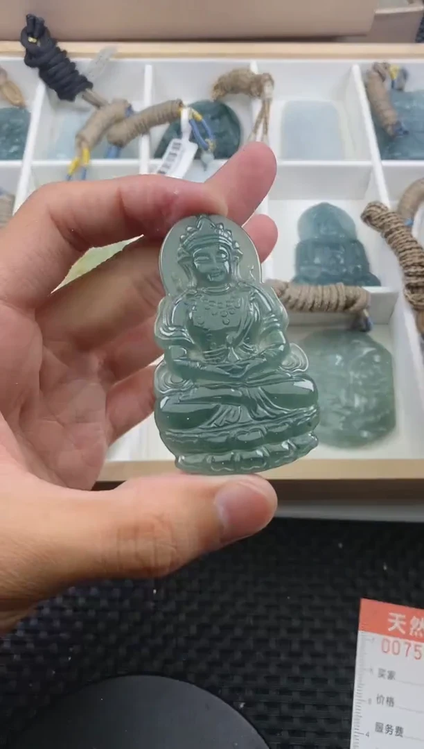 翡翠未镶嵌颈饰