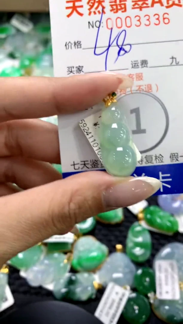 翡翠18K金镶嵌颈饰1111111111111111