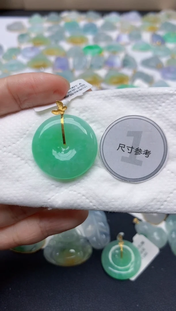 翡翠18K金镶嵌颈饰天然缅甸A货翡翠