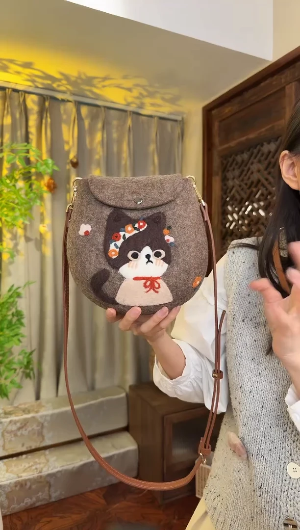 羊毛非遗羊毛毡包 蛋蛋包花环猫咪