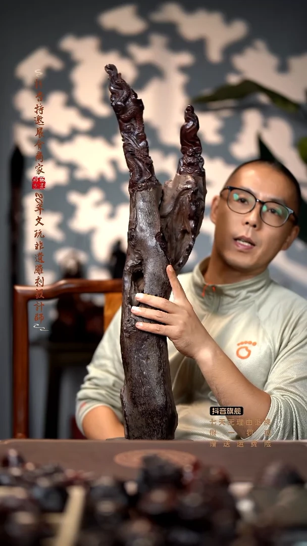 檀香紫檀（小叶紫檀）木雕款苍龙教子摆件