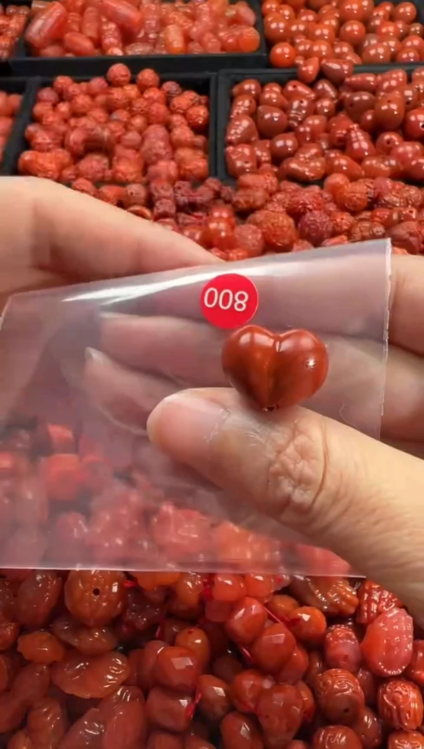 颈饰未镶嵌南红玛瑙1