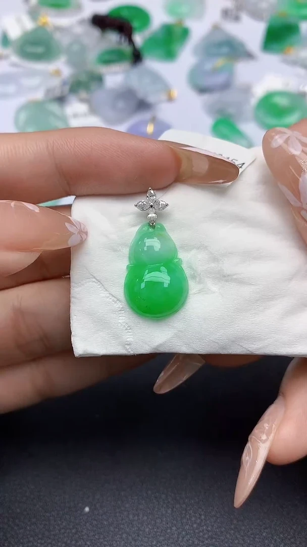 颈饰18K金镶嵌翡翠a货假一赔三支持复检百元上9元证书费自理