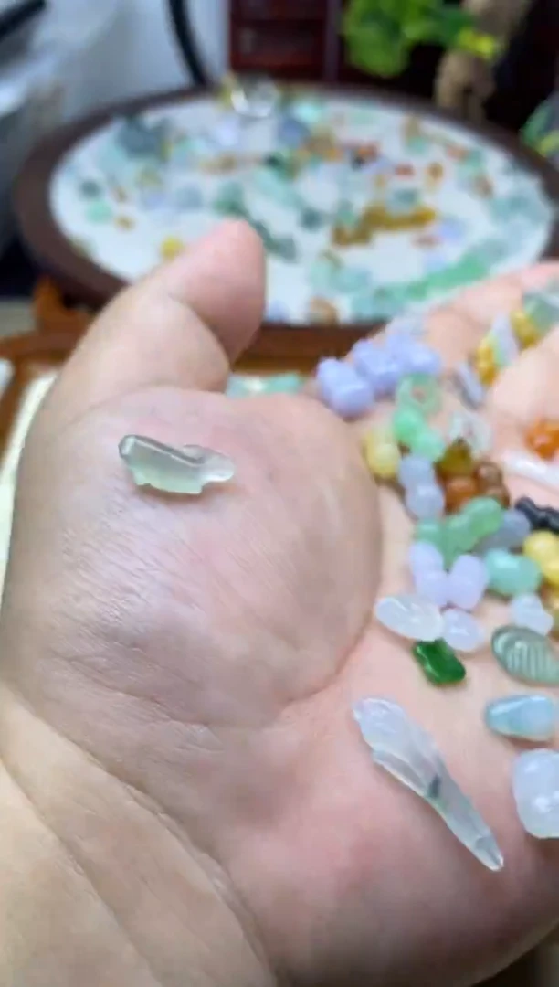 颈饰未镶嵌翡翠薇**妖翡翠