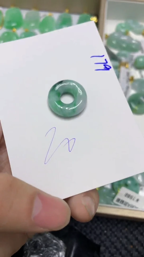 颈饰未镶嵌翡翠缅甸A货翡翠