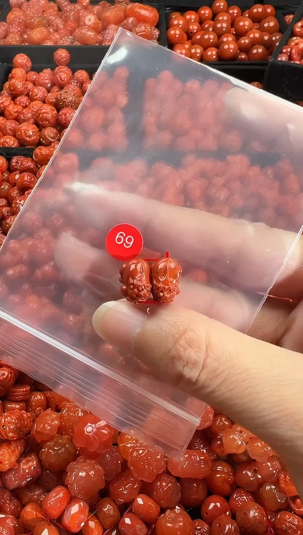 颈饰未镶嵌南红玛瑙1