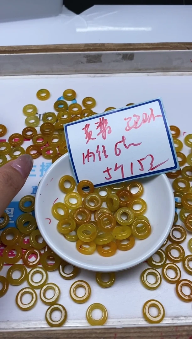 翡翠散珠未镶嵌A1525 黄翡跑环（内径6+mm）5个15元