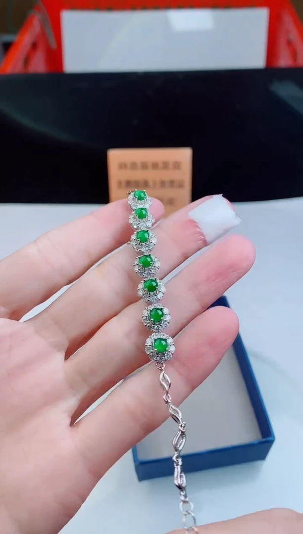 颈饰未镶嵌翡翠`