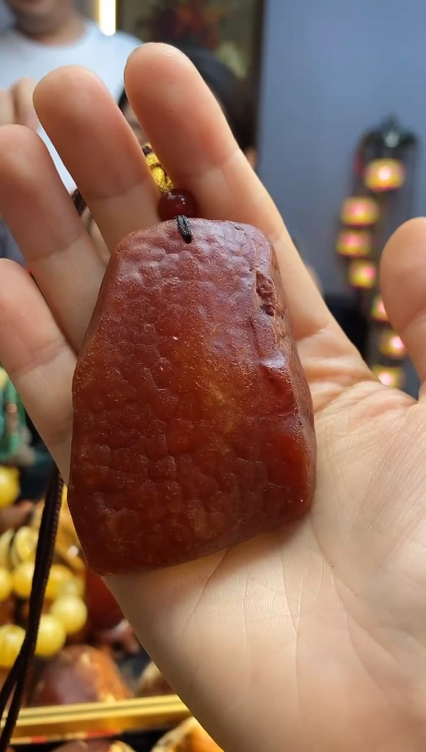 未镶嵌颈饰琥珀吊坠