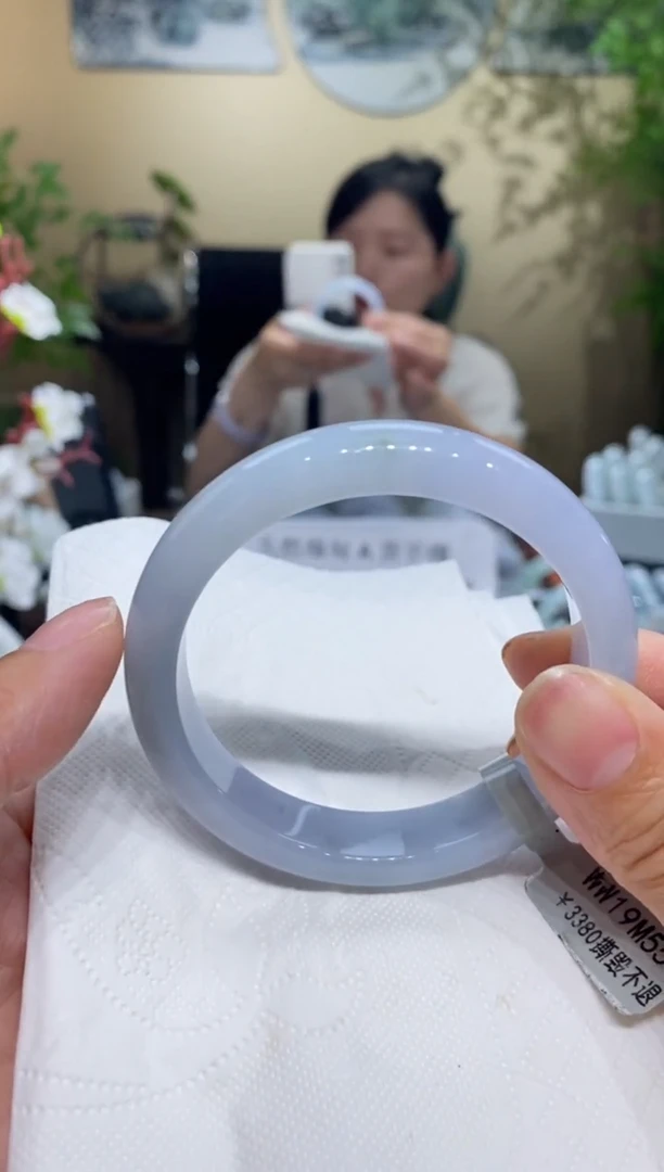 翡翠手镯未镶嵌翡翠56