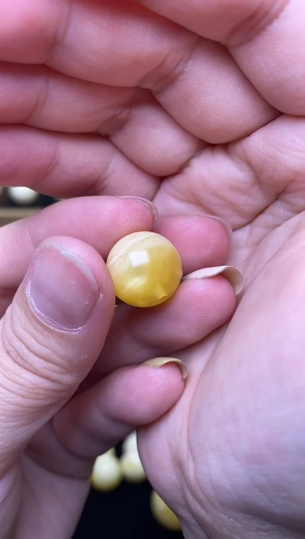 未镶嵌琥珀裸石月. 50/ 14.1mm