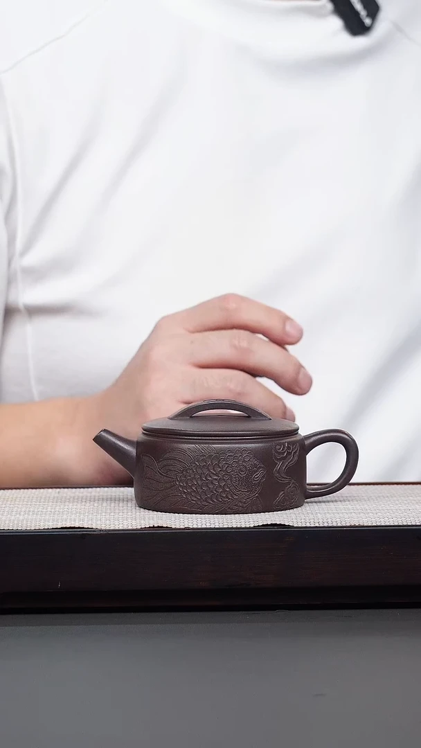 茶壶紫砂老紫泥刻绘大鱼海棠汉瓦