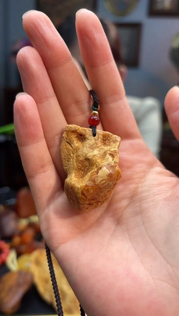 琥珀颈饰未镶嵌吊坠