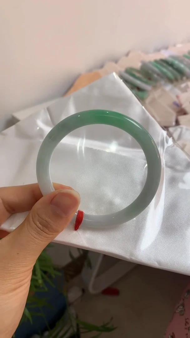 未镶嵌手镯翡翠58圆条有种有色