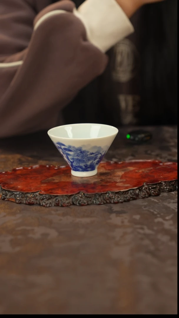 青花手绘山水主人杯