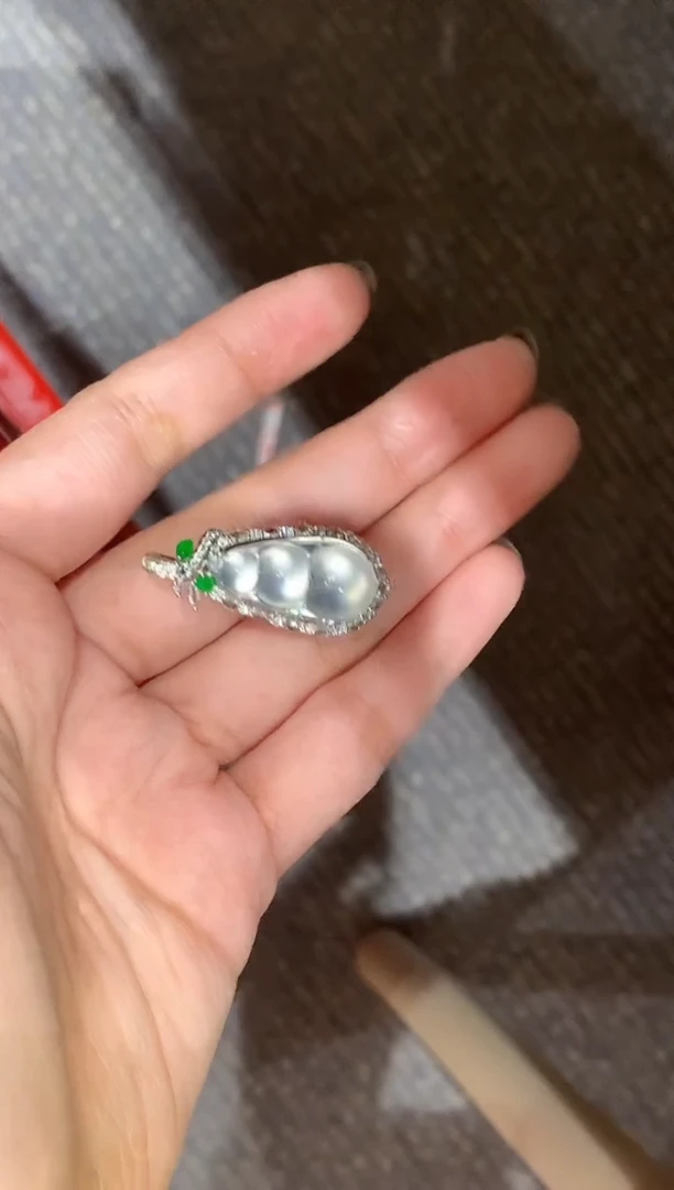 吊坠(不含链)18K金镶嵌翡翠多样性发其一