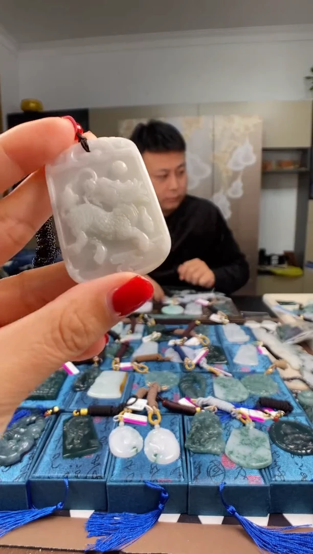 颈饰未镶嵌翡翠 多样性发其一
