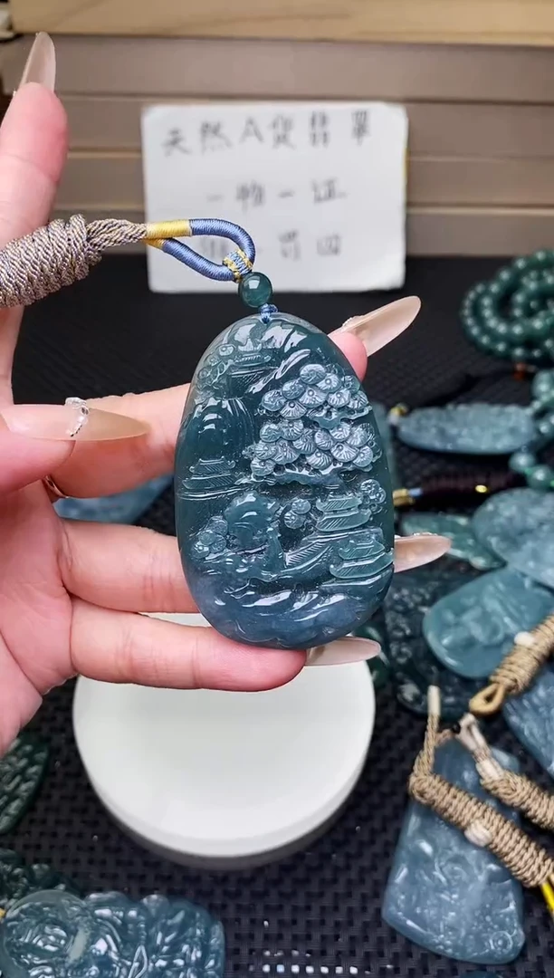 颈饰未镶嵌翡翠