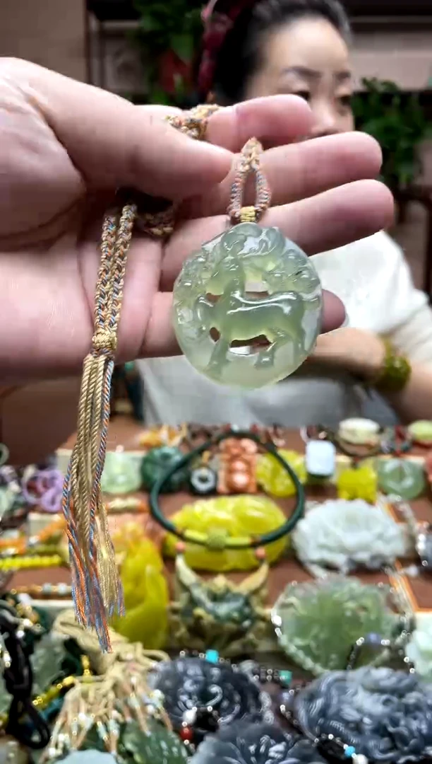 未镶嵌岫玉吊坠·