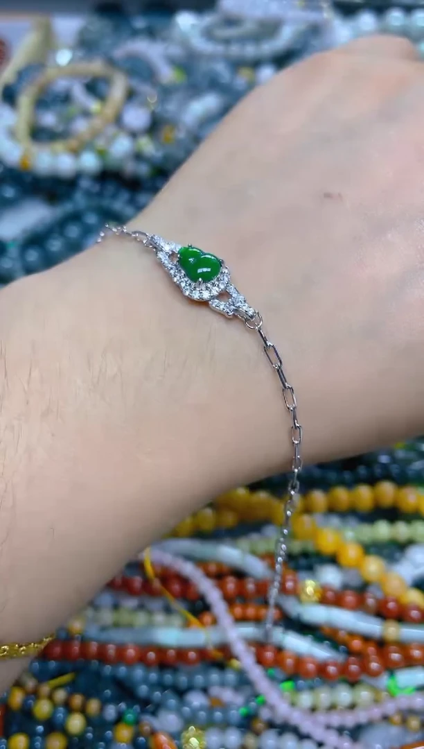 颈饰未镶嵌翡翠/ F /翡翠A货，一件也是批发价