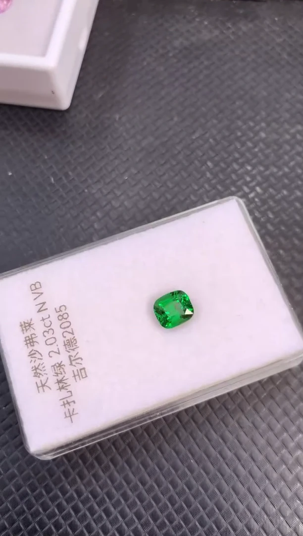 未镶嵌裸石石榴石（沙弗莱）天然沙弗莱