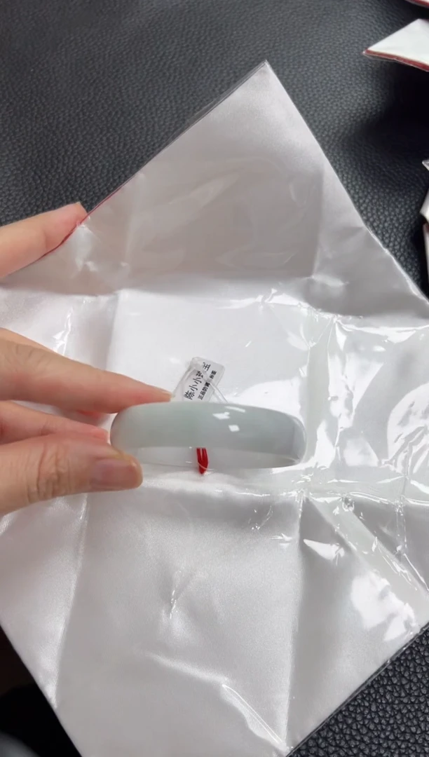 翡翠手镯未镶嵌圈口52.6