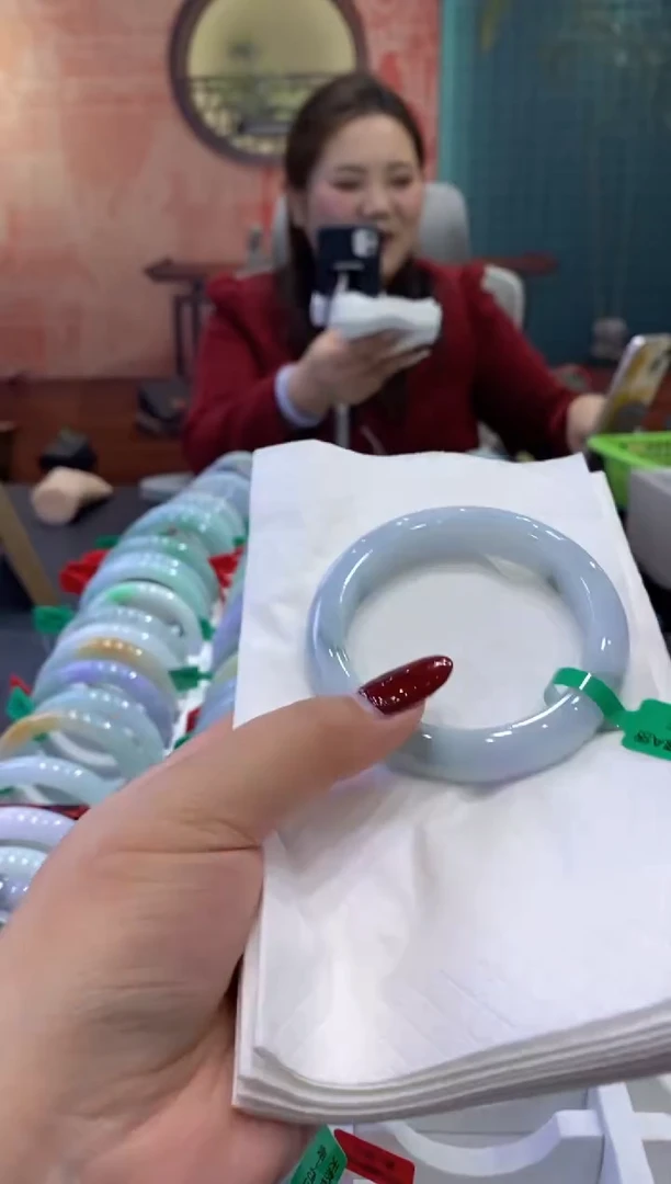 【闪购商品】翡翠手镯未镶嵌多人0019037