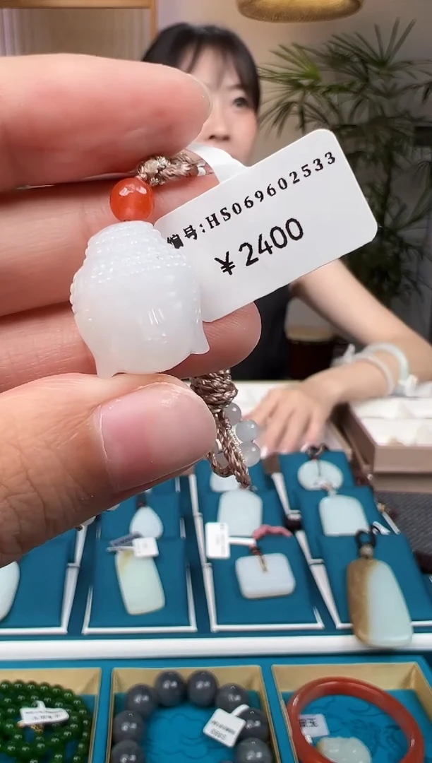 和田玉未镶嵌颈饰吊坠 HS