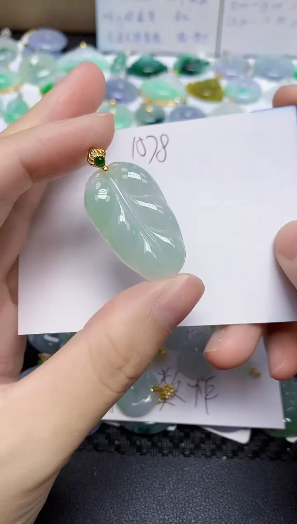 翡翠18K金镶嵌颈饰天然缅甸翡翠A货