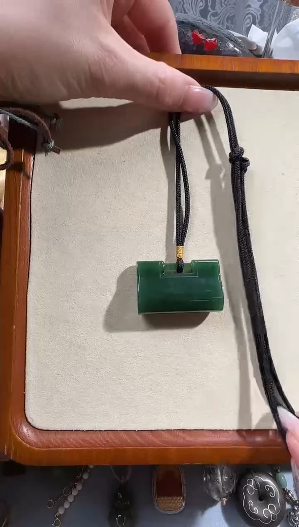 吊坠(赠链)未镶嵌和田玉（碧玉）453145341