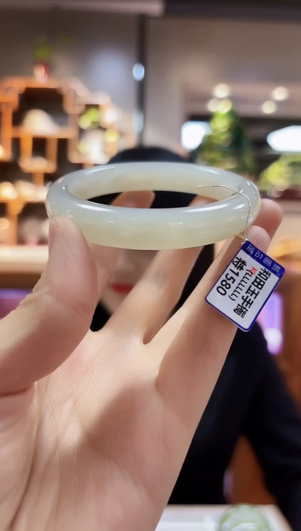 【闪购商品】和田玉手镯未镶嵌56.3微瑕