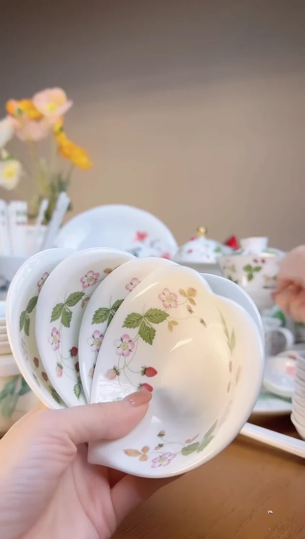 【闪购商品】莓高骨瓷桃心味碟小吃碗4个