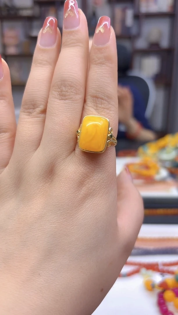 【闪购商品】蜜蜡戒指银S925镀金镶嵌J97