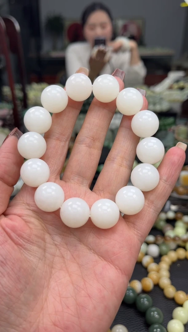 【闪购商品】和田玉手串未镶嵌俄白玉卡16